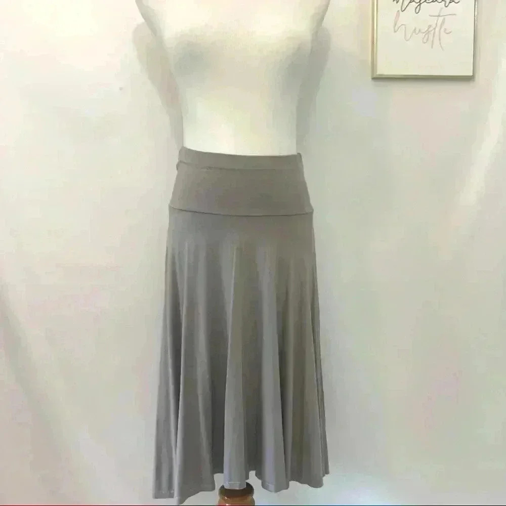Three dots grey a-line mid-length skirt
